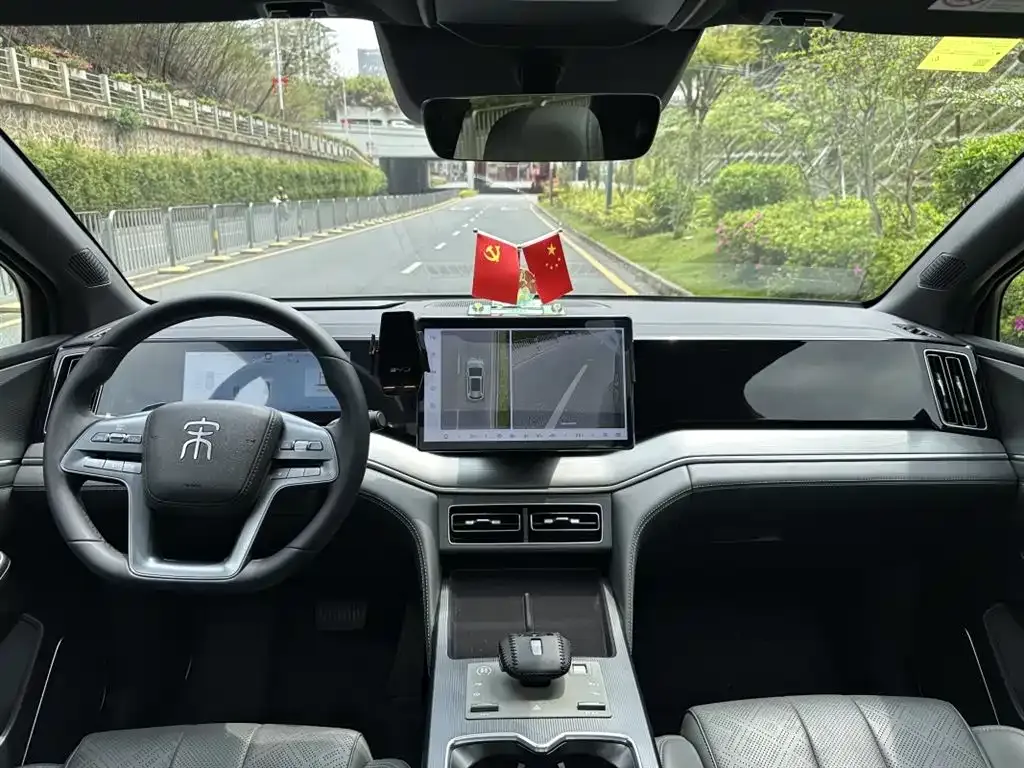 BYD L DM-i — фото 2
