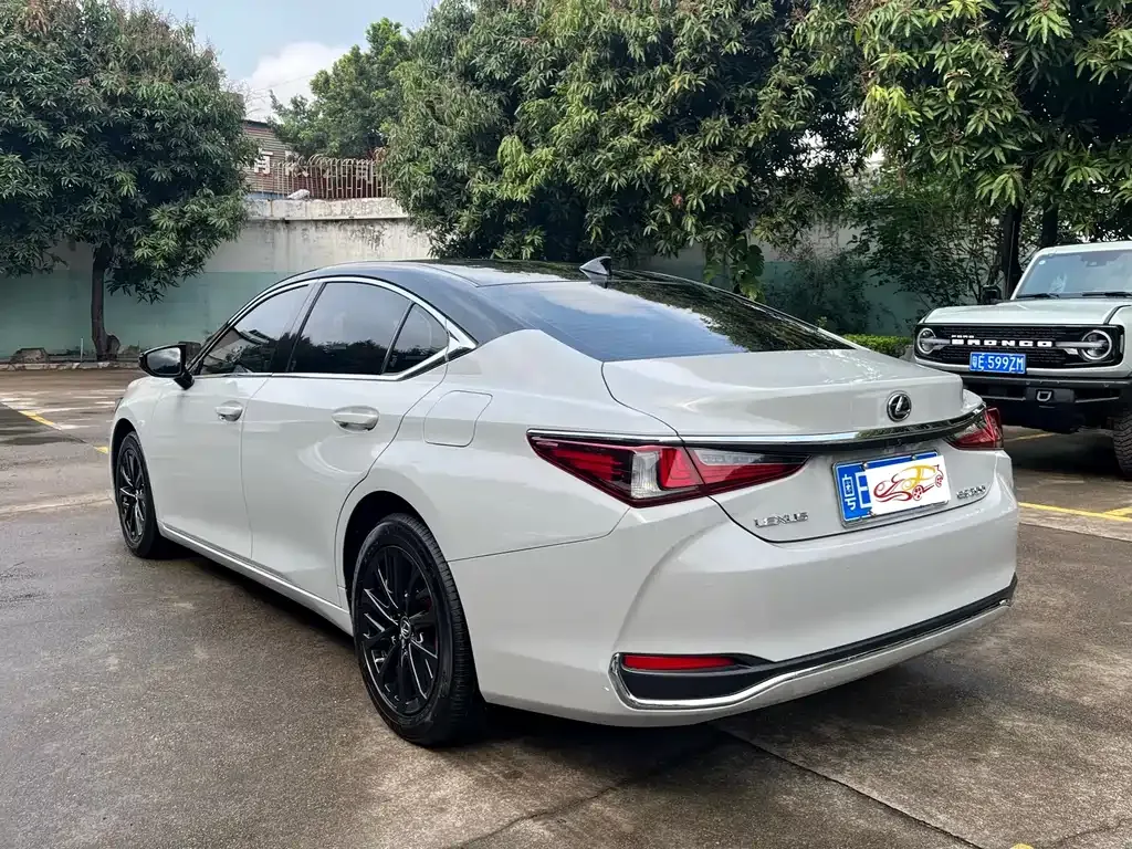 Lexus ES — фото 8