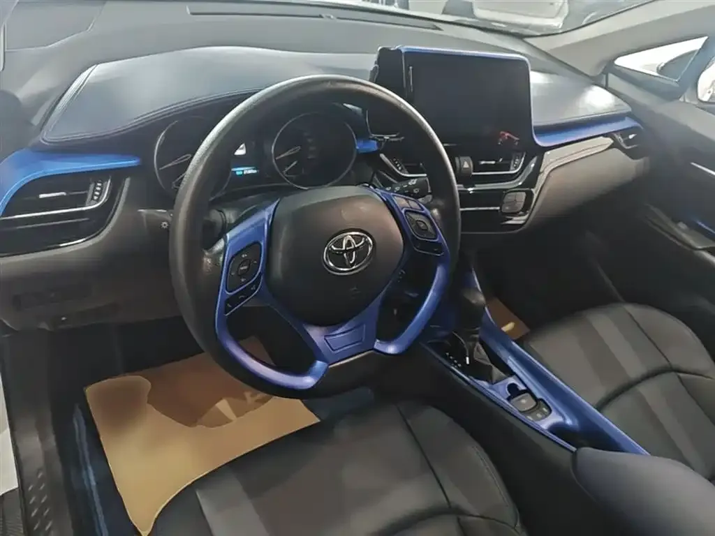 Toyota C-HR — фото 8