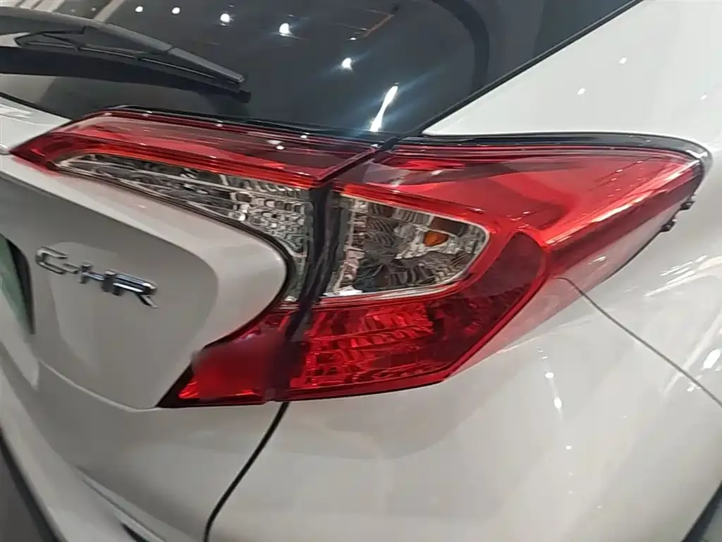 Toyota C-HR — фото 2