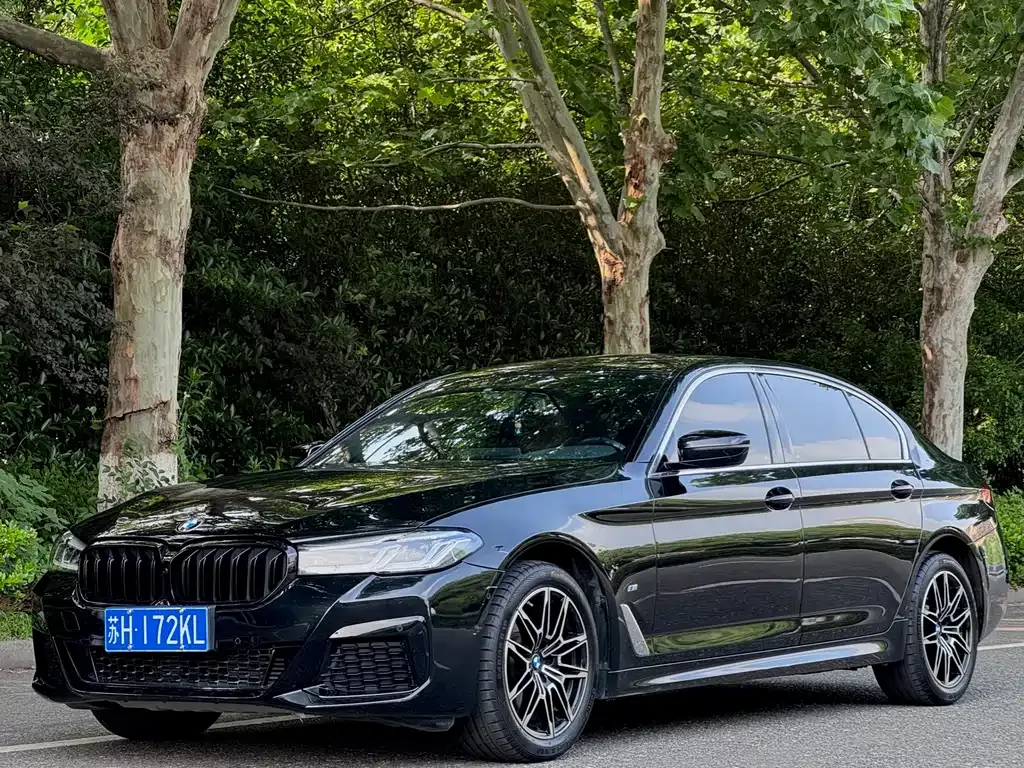 BMW 5 Series — фото 1