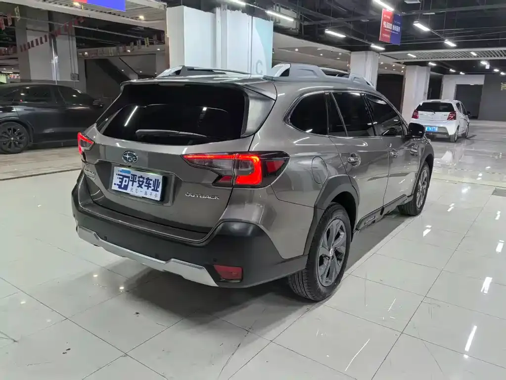 Subaru Outback — фото 7