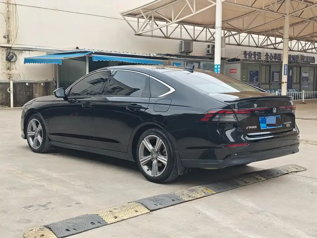 Honda Accord — фото 9