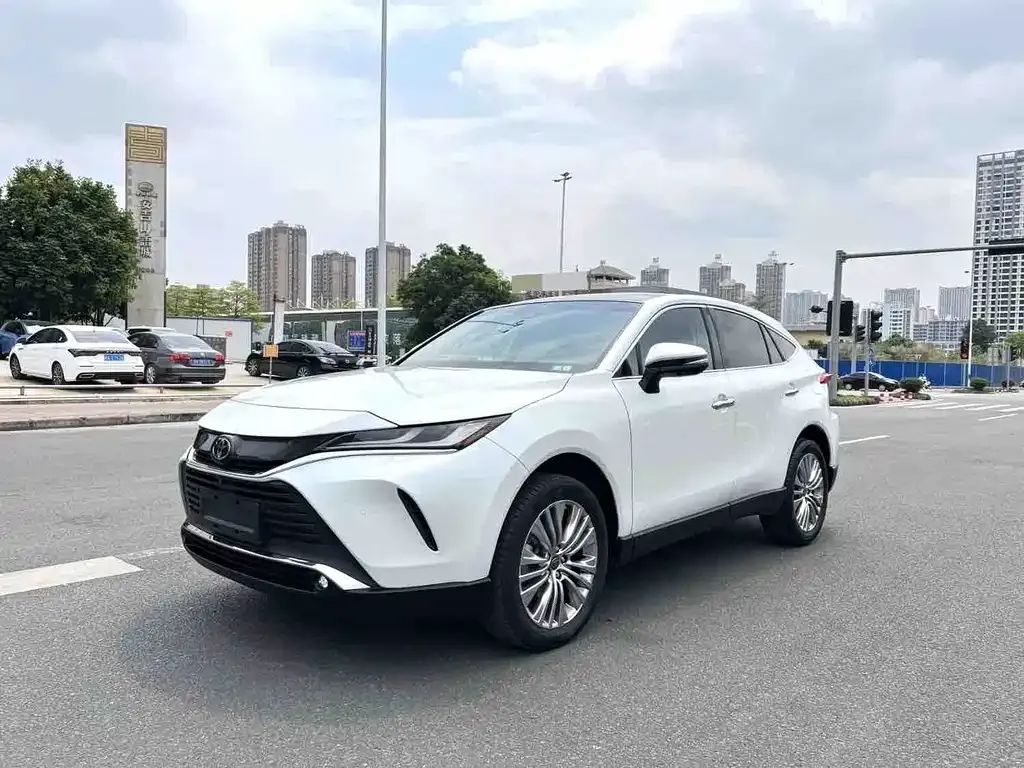 Toyota Harrier — фото 1