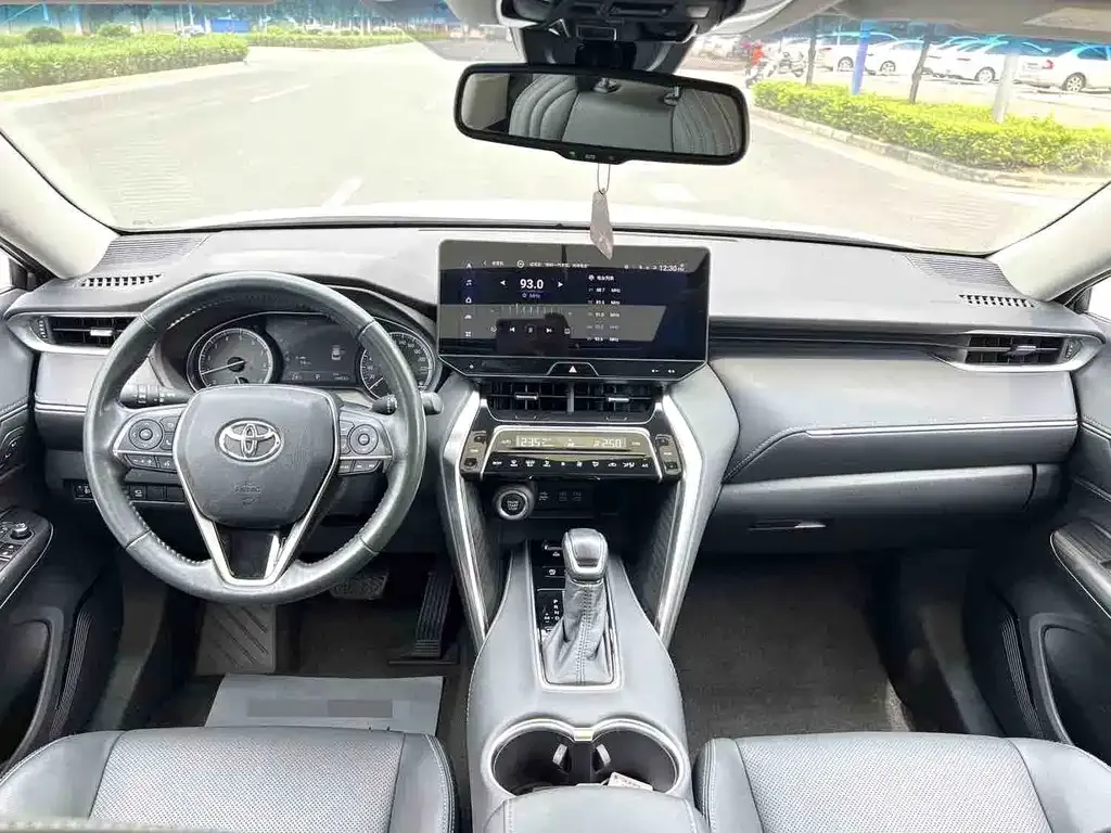 Toyota Harrier — фото 6