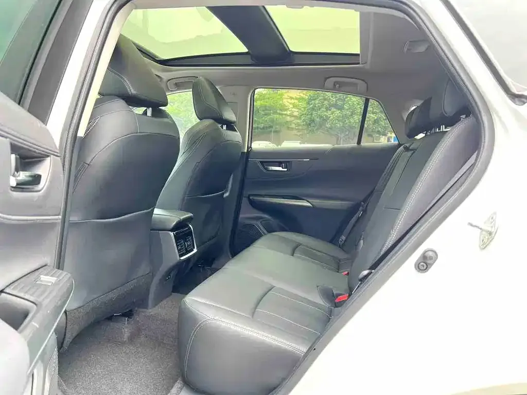 Toyota Harrier — фото 4