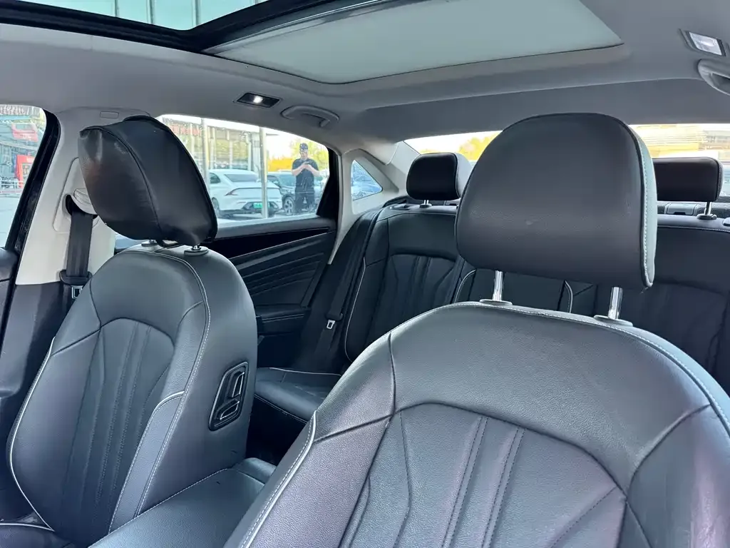 Volkswagen Passat — фото 2