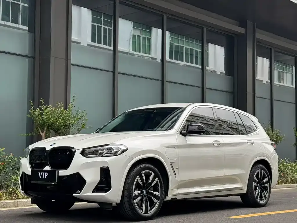 BMW iX3 — фото 1