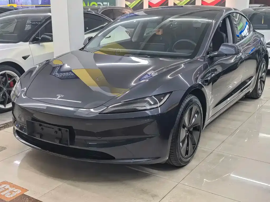 Tesla Model 3 — фото 1