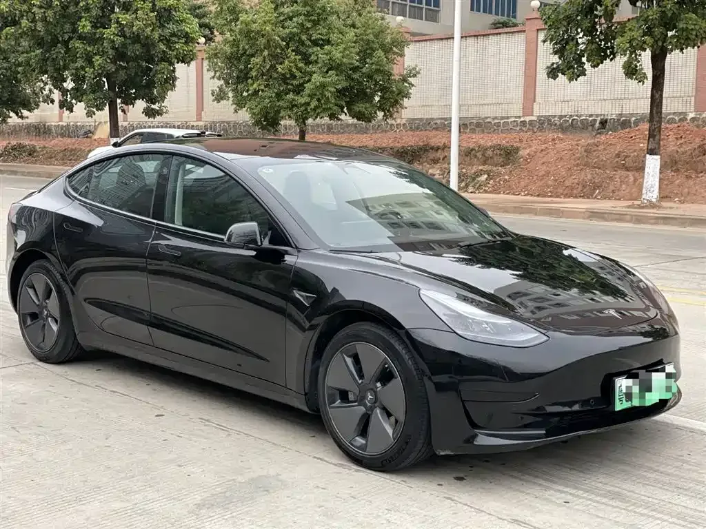 Tesla Model 3 — фото 9