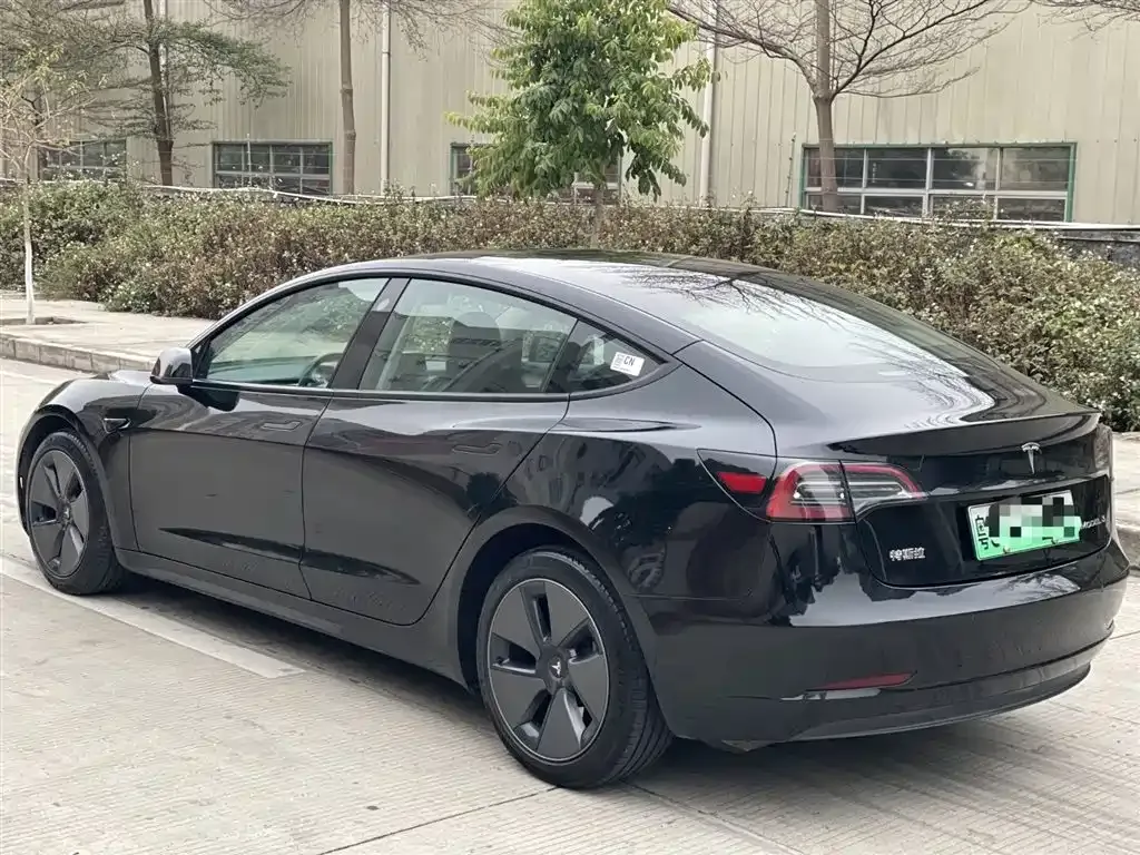Tesla Model 3 — фото 10