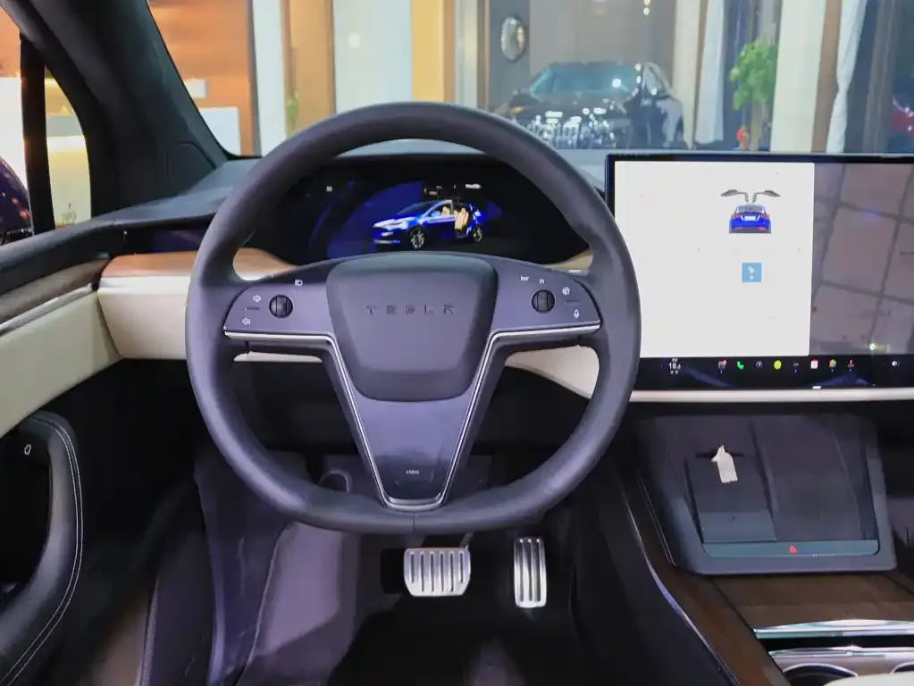 Tesla Model X — фото 3