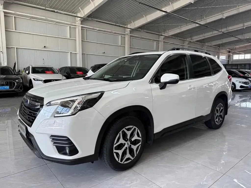 Subaru Forester — фото 1