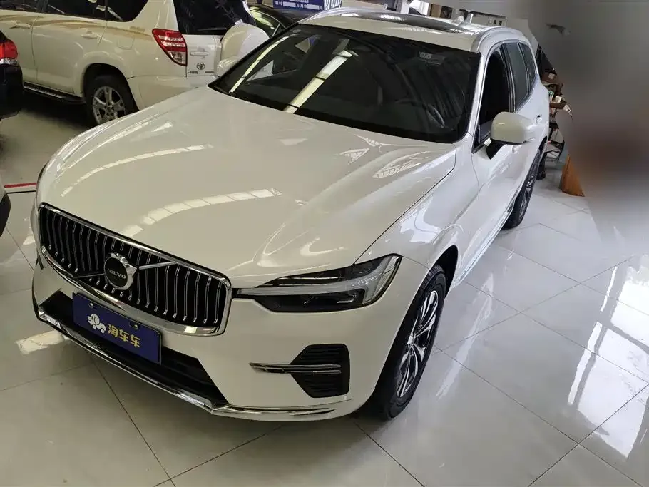 Volvo XC60 — фото 1