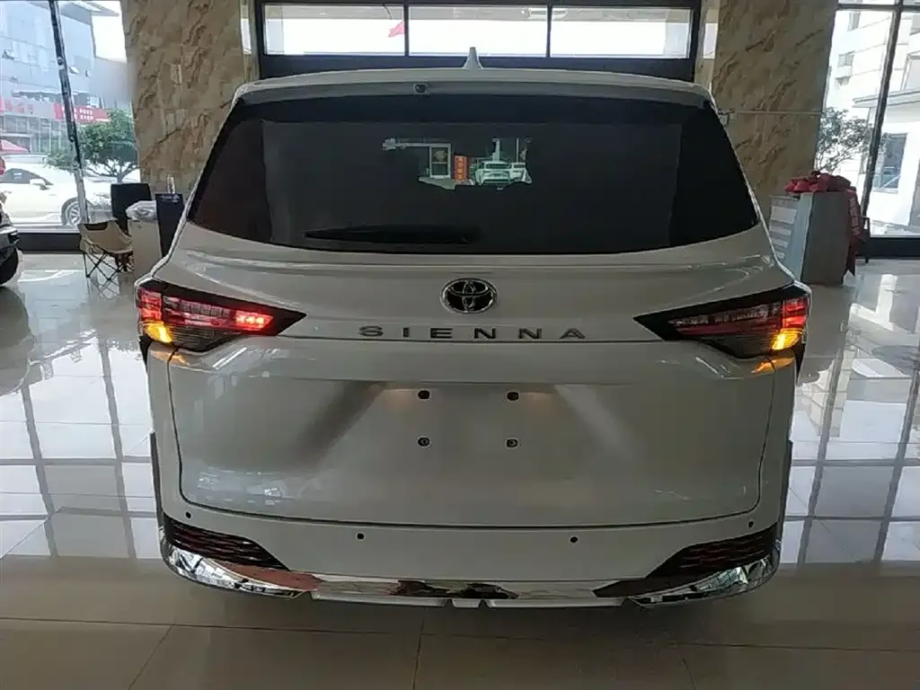 Toyota Sienna — фото 4