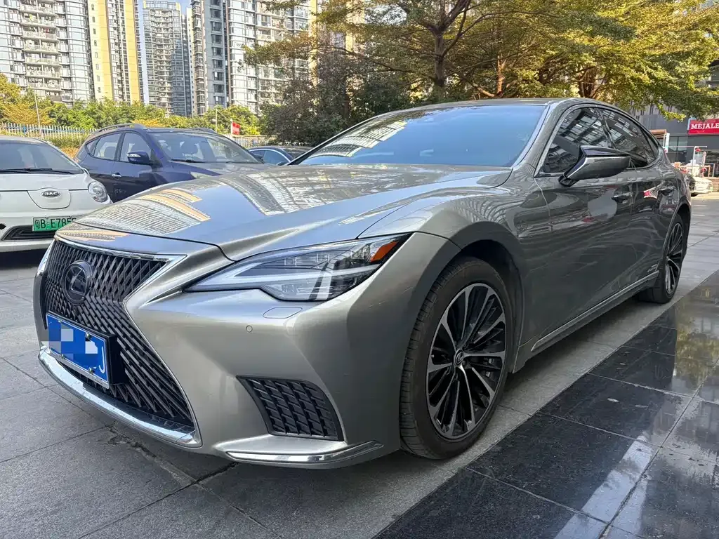 Lexus LS — фото 1