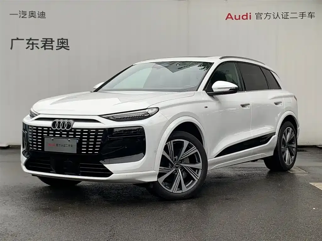 Audi Q6L e-tron — фото 1