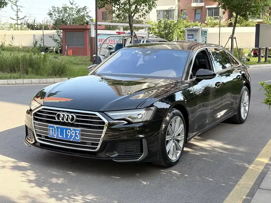 Audi A6L — фото 1