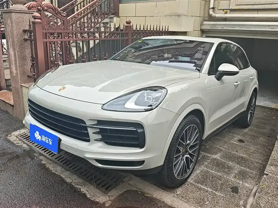 Porsche Cayenne — фото 1