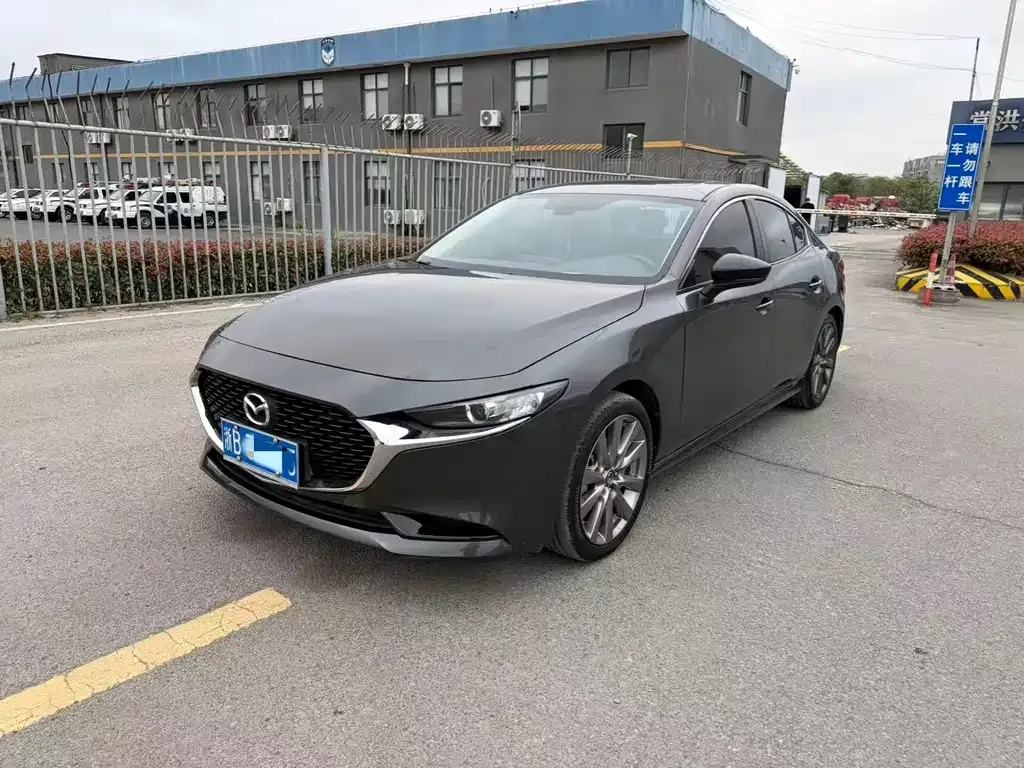 Mazda 3 Axela — фото 1