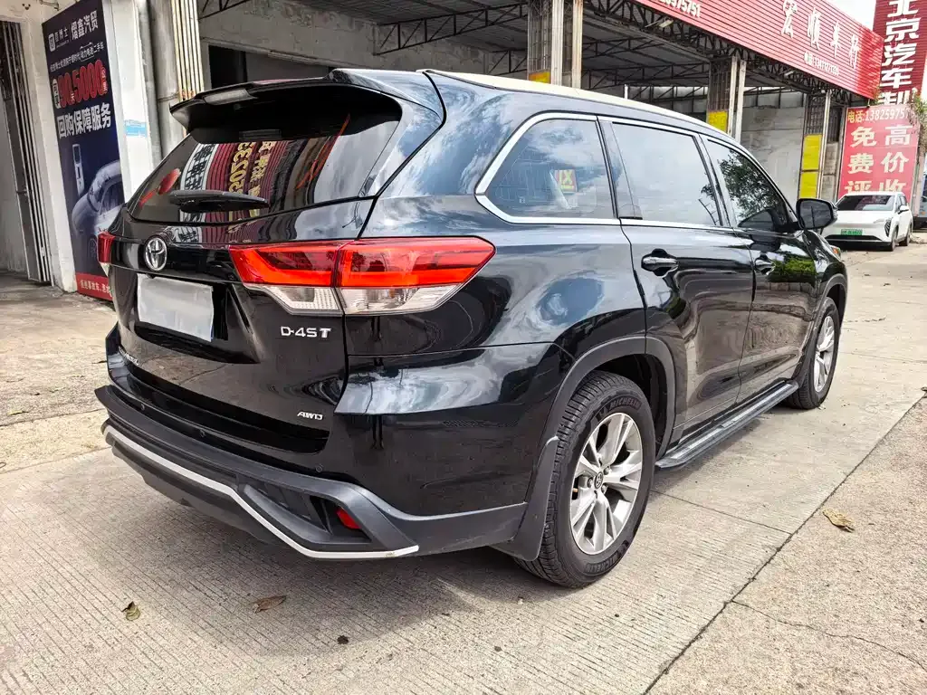 Toyota Highlander — фото 10