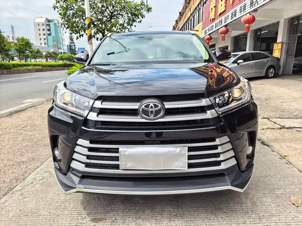 Toyota Highlander — фото 8
