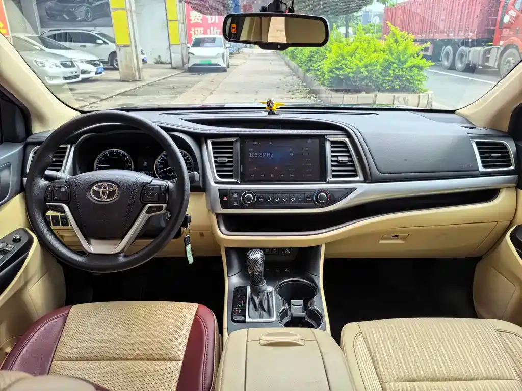 Toyota Highlander — фото 4