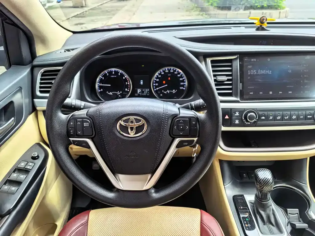 Toyota Highlander — фото 9