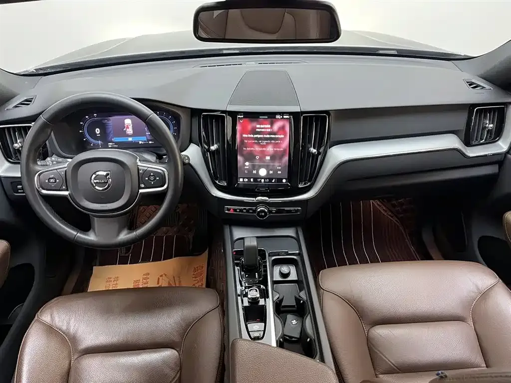 Volvo XC60 — фото 8
