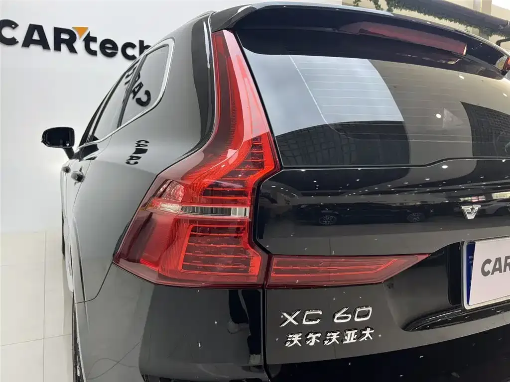 Volvo XC60 — фото 6