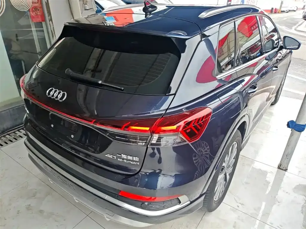 Audi Q4 e-tron — фото 4
