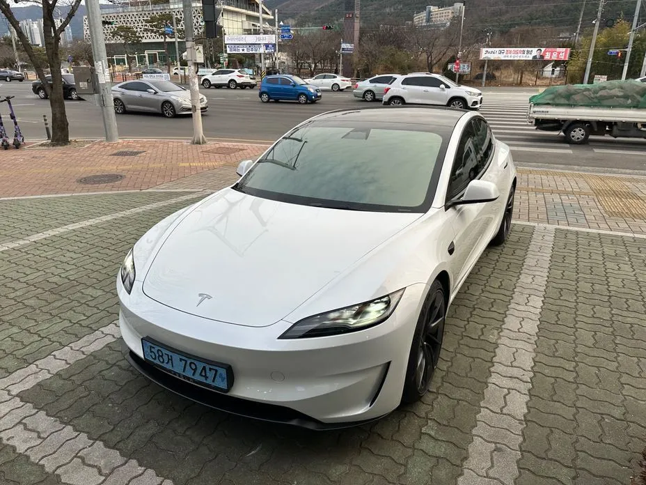 Tesla Model 3 — фото 1