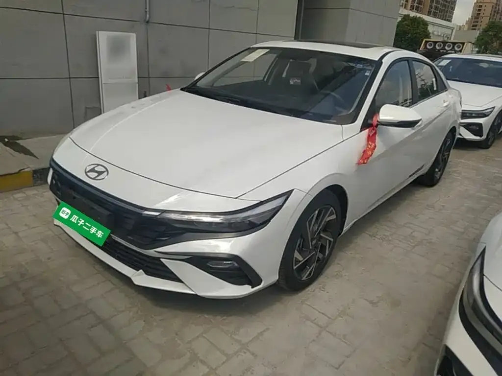 Hyundai Elantra — фото 4