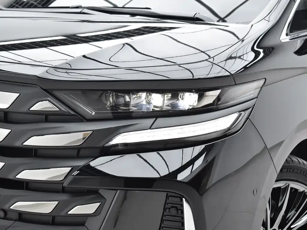 Toyota Vellfire — фото 10