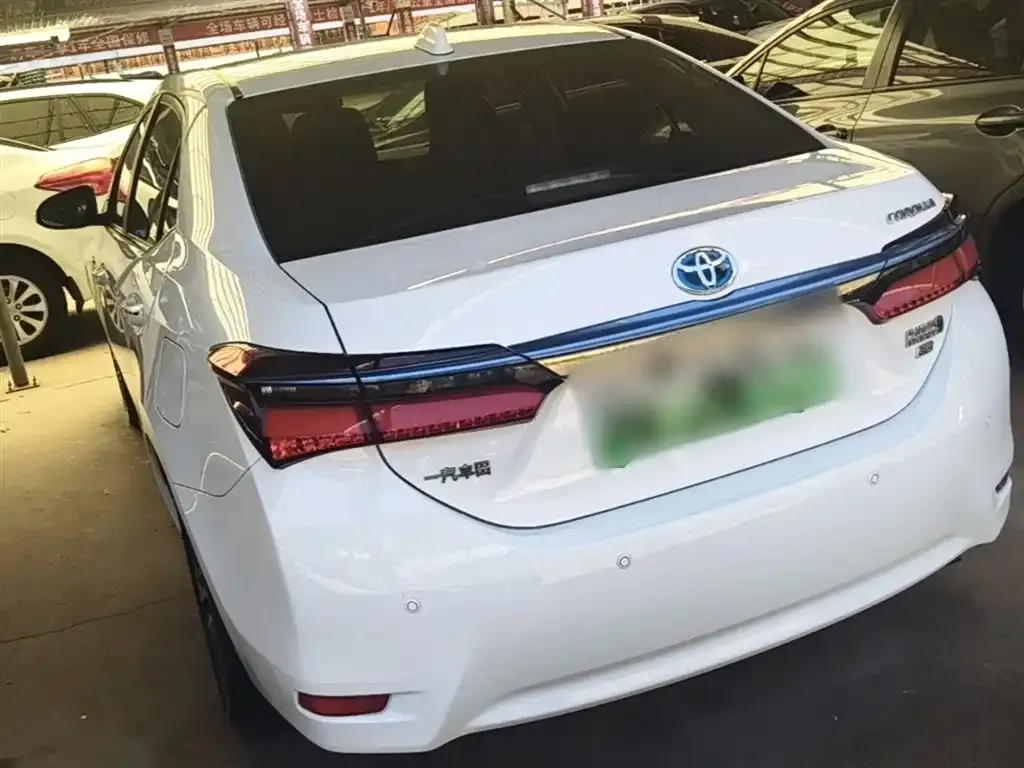 Toyota Corolla Hybrid — фото 3