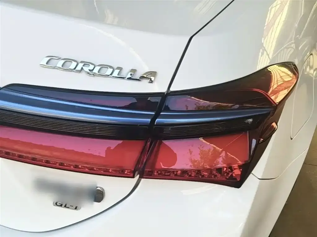 Toyota Corolla Hybrid — фото 2