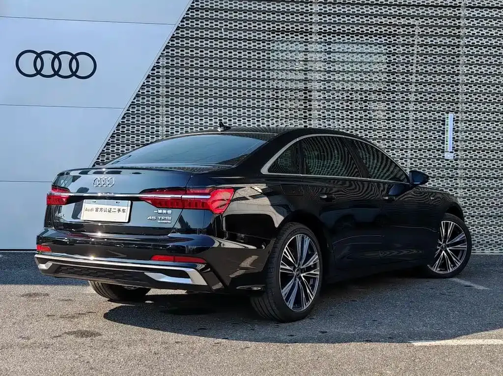 Audi A6L — фото 10