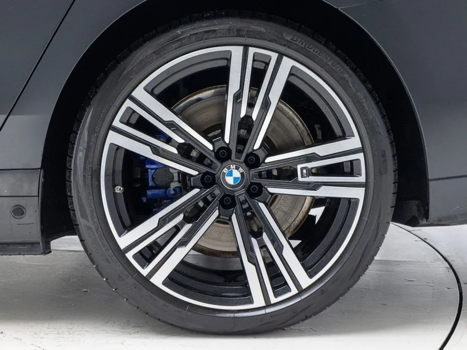 BMW i7 — фото 8
