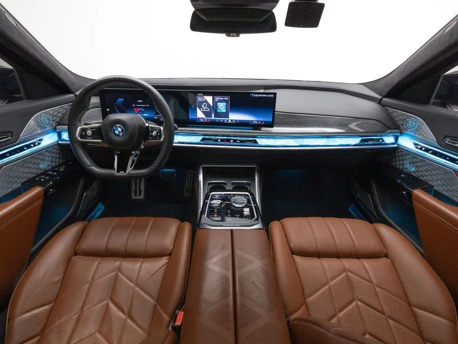 BMW i7 — фото 6