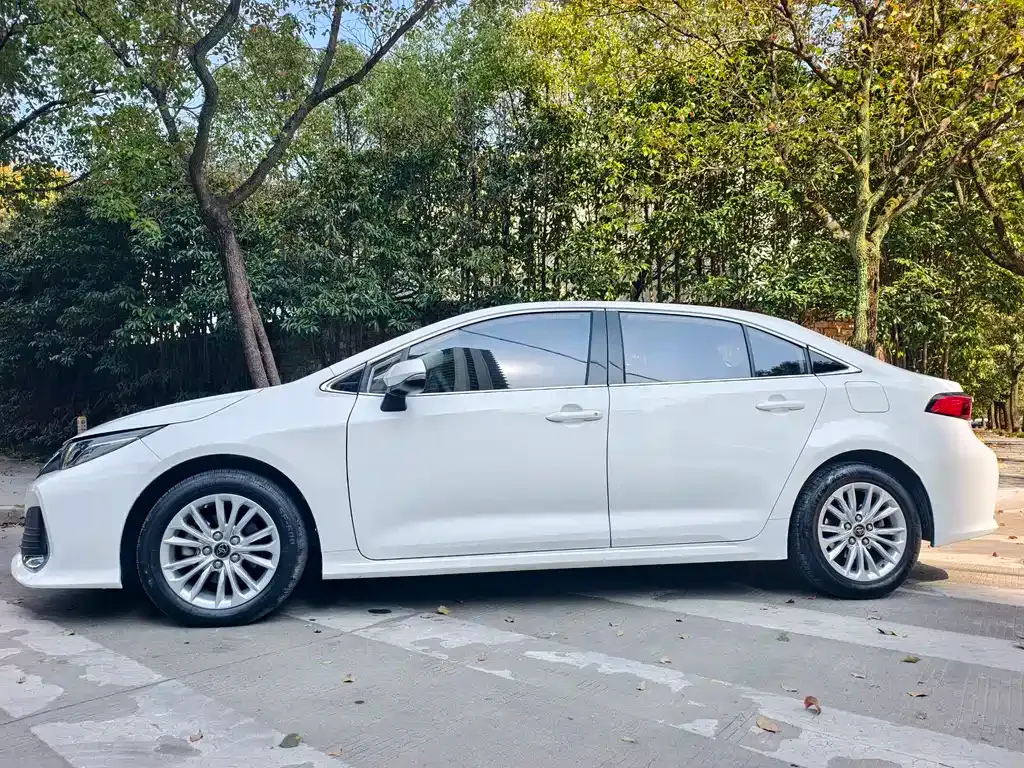 Toyota Allion — фото 6