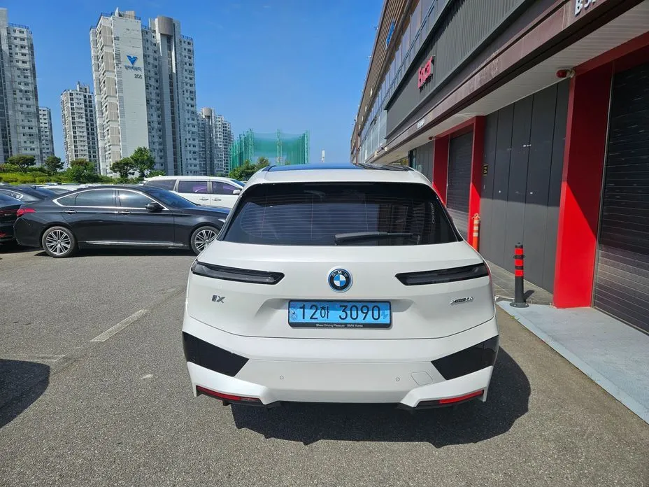 BMW iX — фото 10