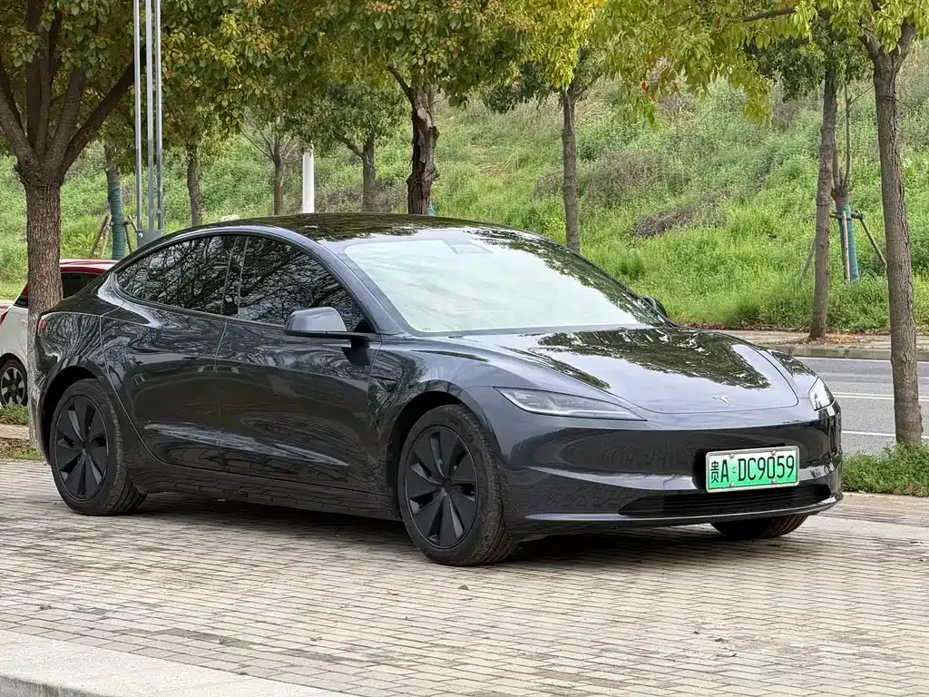 Tesla Model 3 — фото 10
