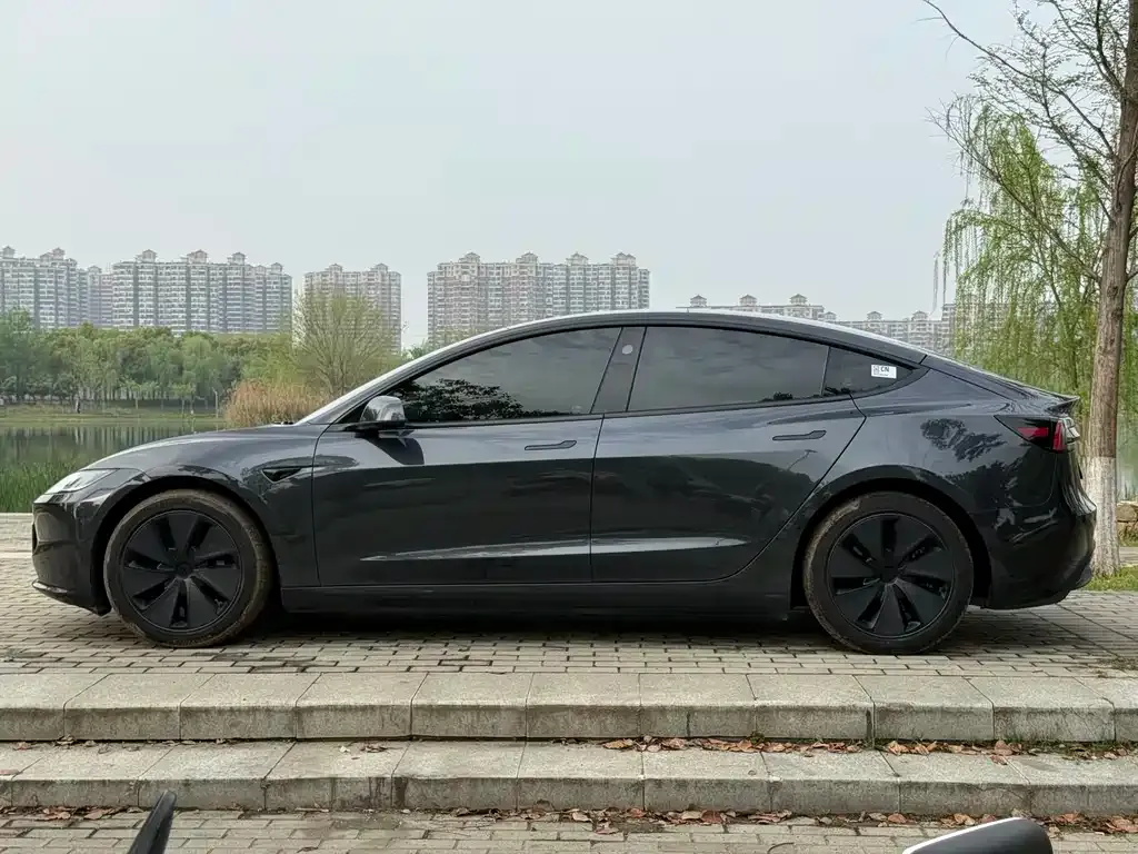 Tesla Model 3 — фото 3