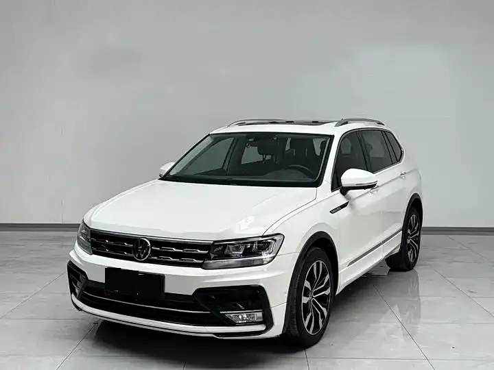 Volkswagen Tiguan L — фото 1