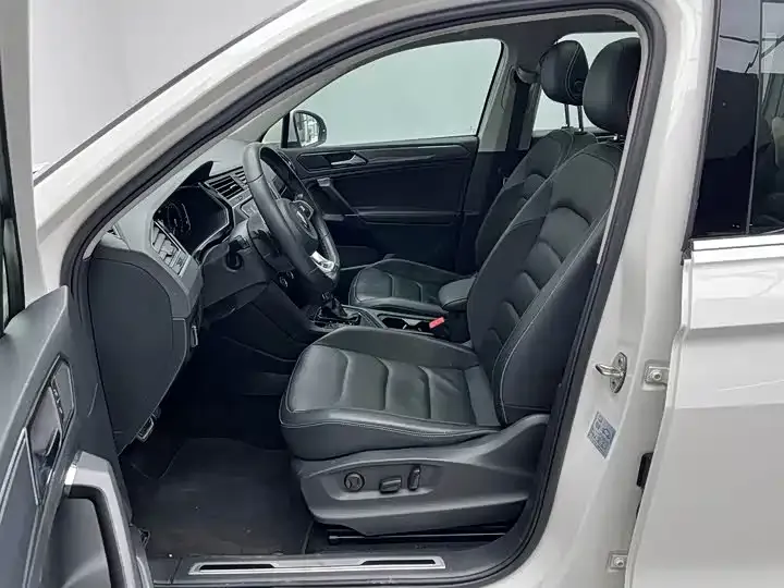 Volkswagen Tiguan L — фото 3