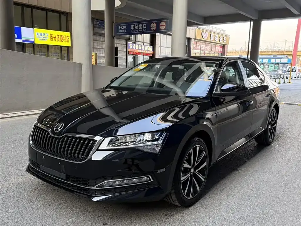 Skoda Superb — фото 1