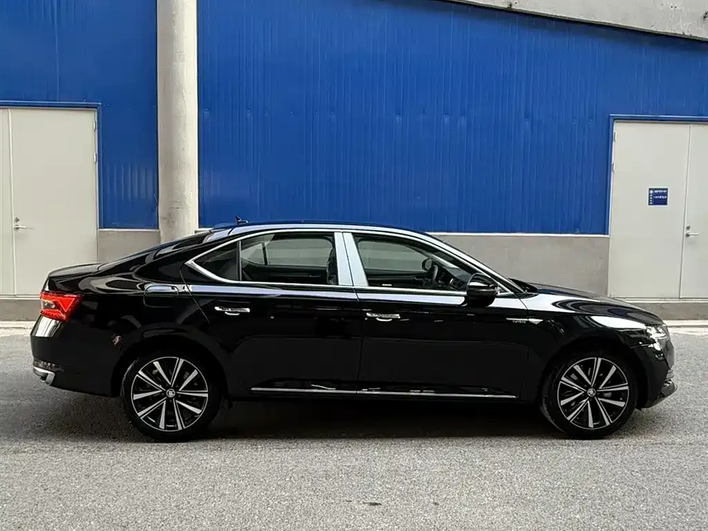 Skoda Superb — фото 2