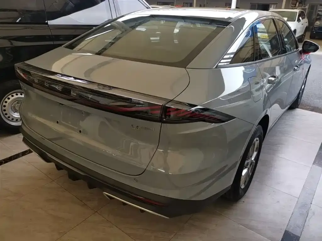 Geely Galaxy L6 — фото 10