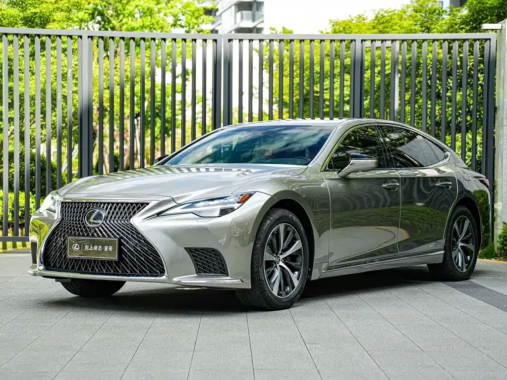 Lexus LS — фото 1