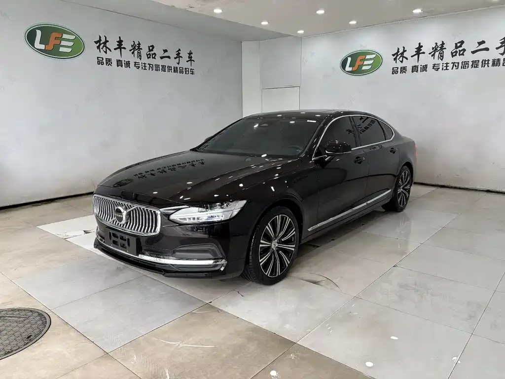 Volvo S90 — фото 1